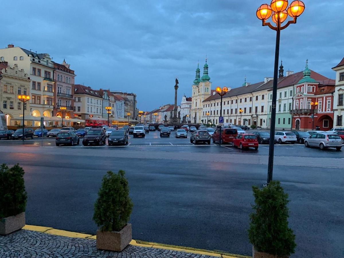 Apartman V Centru Na Velkem Namesti Hradec Kralove Ngoại thất bức ảnh
